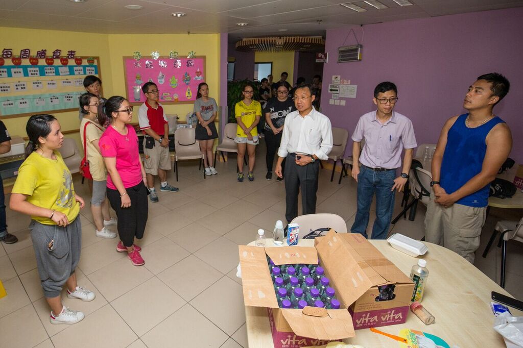 Alexis Tam dá ânimo aos voluntários