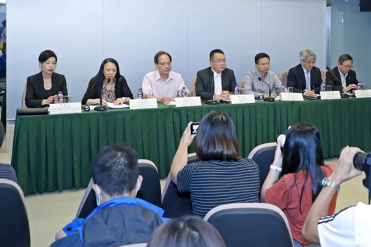 政府發言人辦公室繼續聯同各部門和機構舉行新聞發佈會