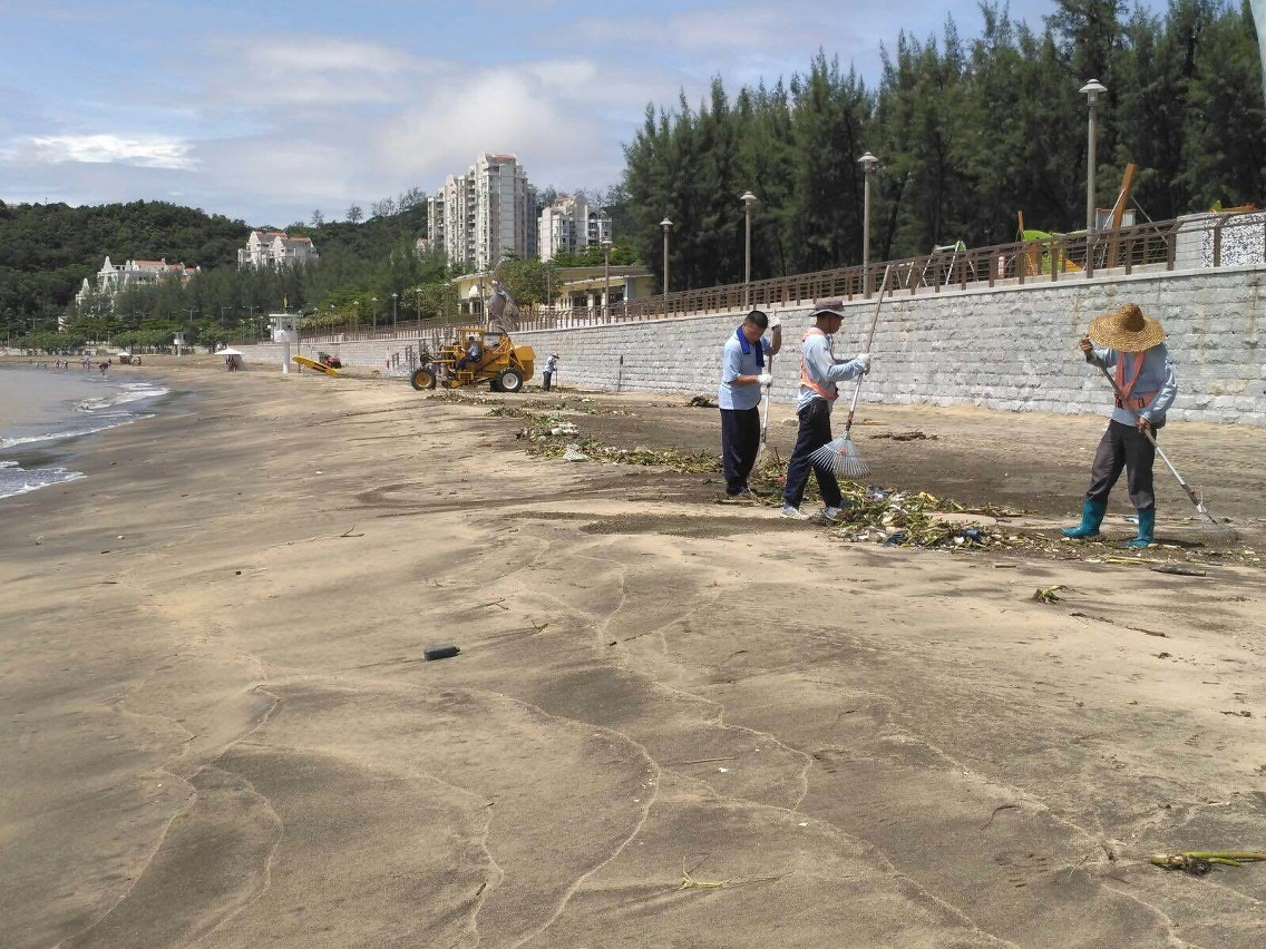 清理海灘垃圾