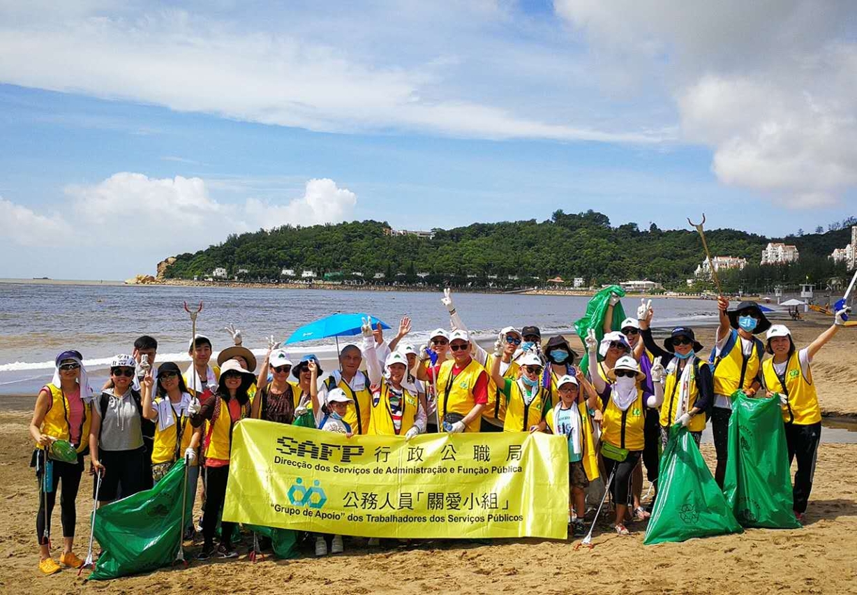 fotografia colectiva dos membros do grupo de solidariedade
