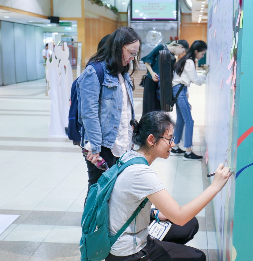 MPI Students leave their wishes and blessings on the message board