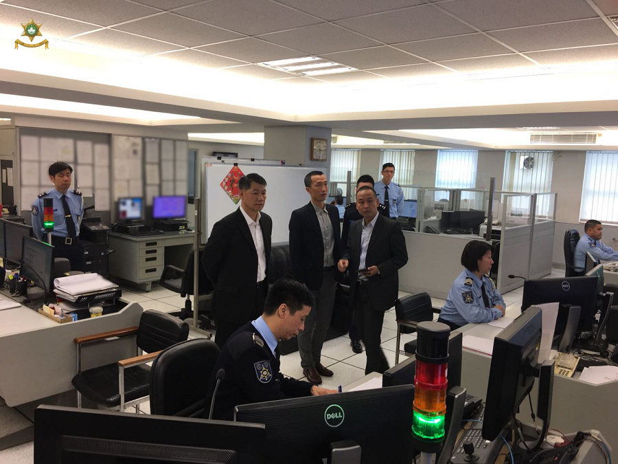 治安警察局梁文昌局長巡視行動控制中心