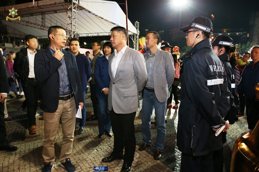 除夕晚治安警察局領導及各主管巡視塔石年宵花市