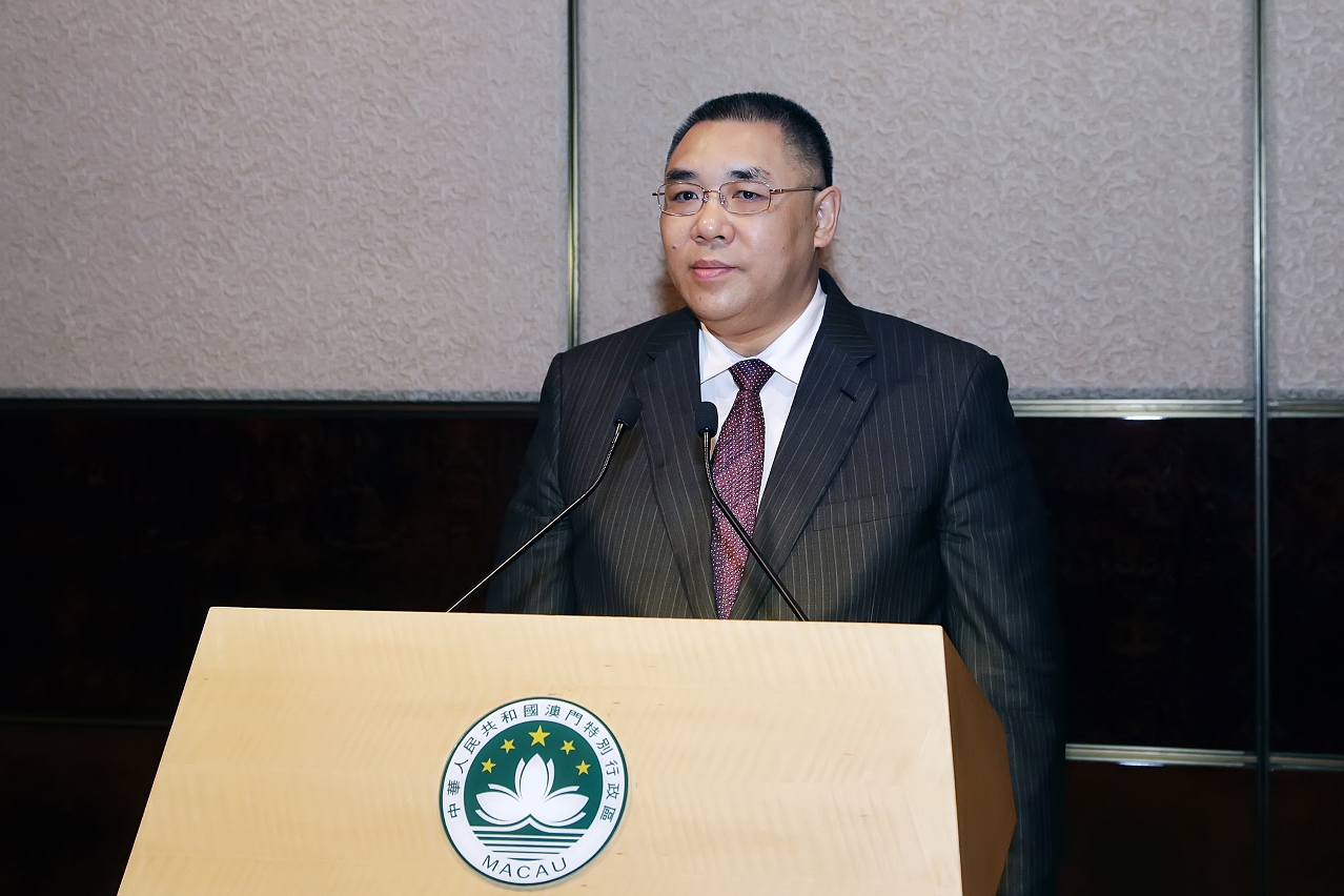 The Chief Executive, Mr Chui Sai On, hosts a luncheon for representatives of local news outlets reporting in Portuguese and English.