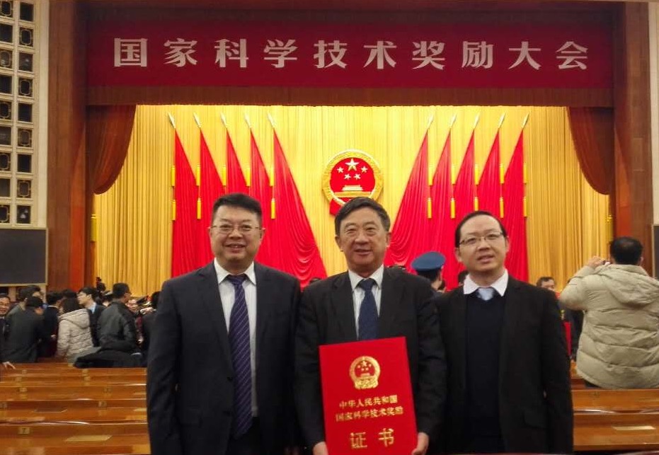 (From left) PhD student Jiang Yun, Chair Professor Wang Yitao, and associate research fellow Li Xiwen