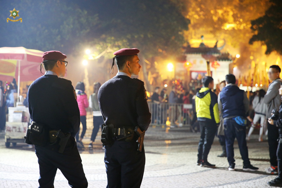 除夕晚警員為確保市民安全獻出努力