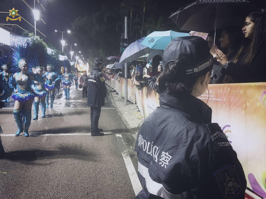 前線警員為確保佳節活動順利進行堅守崗位