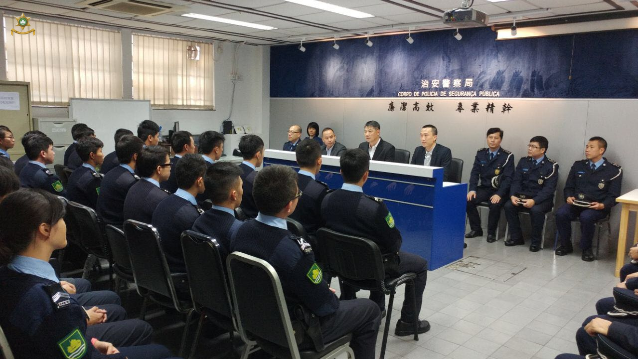 治安警察局領導及主導參與海島警務警司處人員列隊及勉勵警員