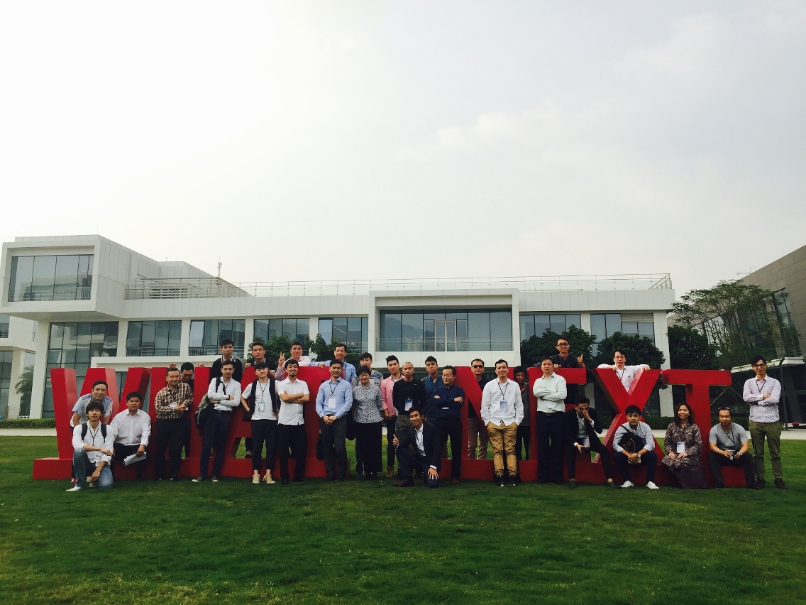 Visita ao Centro de Jovens Empresários e Inovação Shenzhen-Hong Kong de Qianhai e seus espaços de incubação