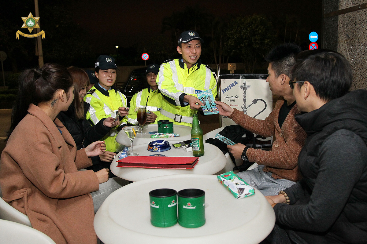治安警察局人員進行「預防酒駕藥駕」宣傳活動