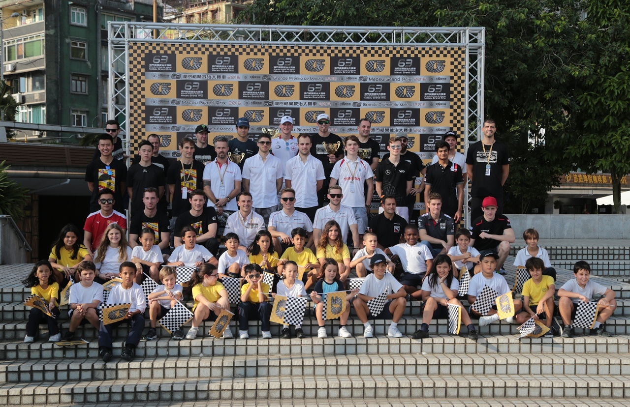 Group photo of competitors with youngsters.