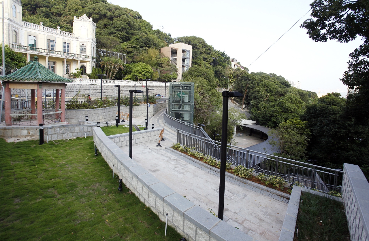 As obras do “Plano de Embelezamento da Rua da Encosta e de Execução dos Acessos Pedonais de Ligação entre ZAPE e a Colina da Guia” vão ser concluídas num curto prazo.
