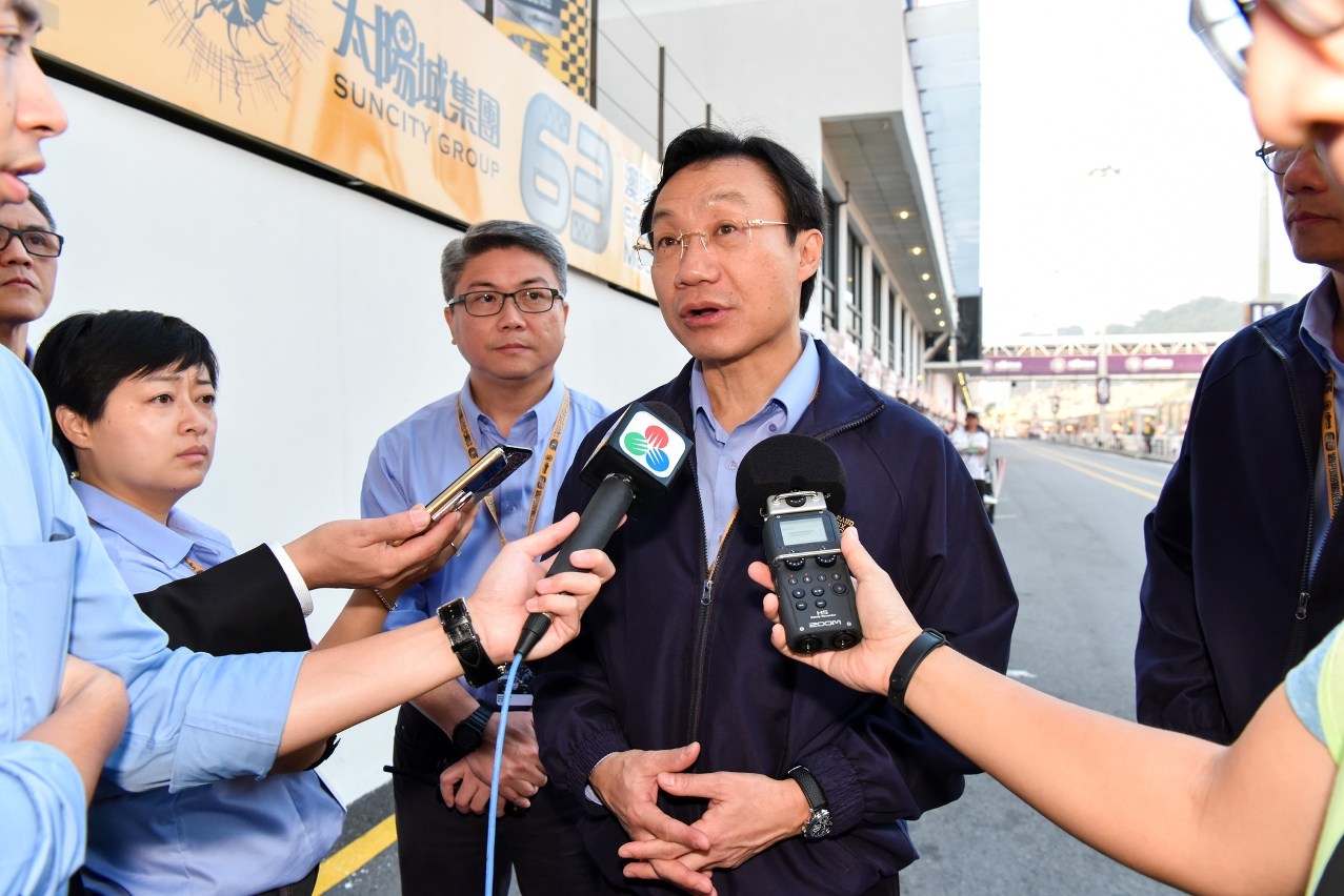 Secretário para os Assuntos Sociais e Cultura e presidente da Comissão Organizadora do Grande Prémio de Macau, Alexis Tam, fala à comunicação social