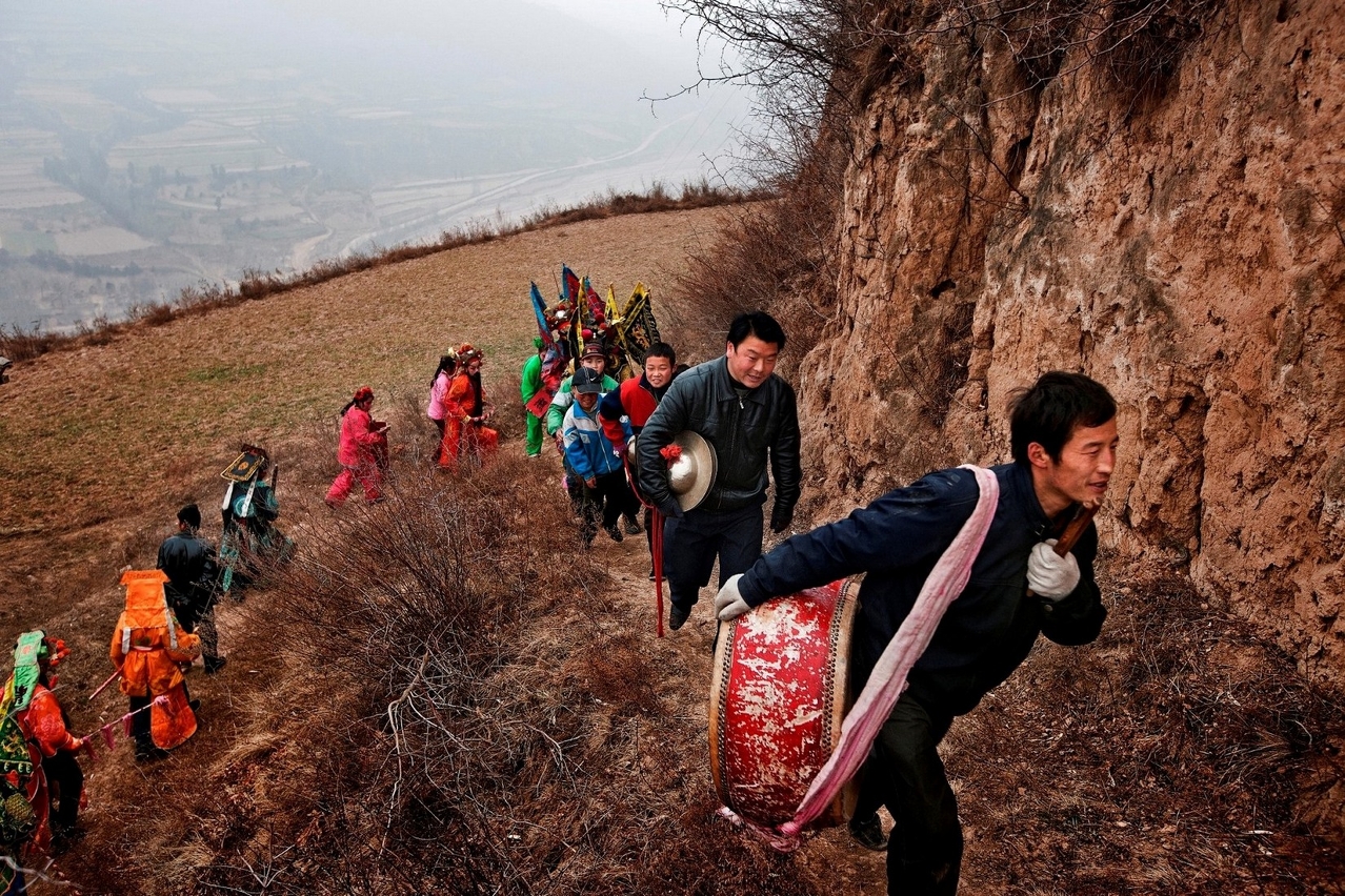 “Traços e Visão – Actuações Populares “Shehuo” de Longzhou, Fotografias por Wu Xiaopeng” inaugura esta Sexta-feira