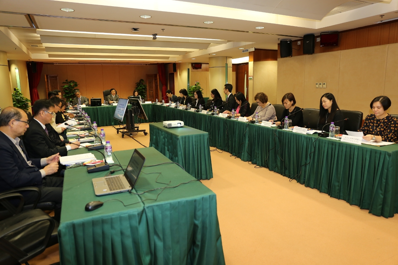 新任委員及部門代表出席會議
