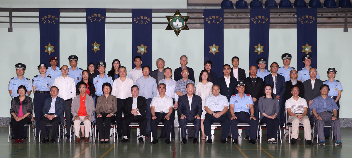 議員一行到訪治安警察局特警總部