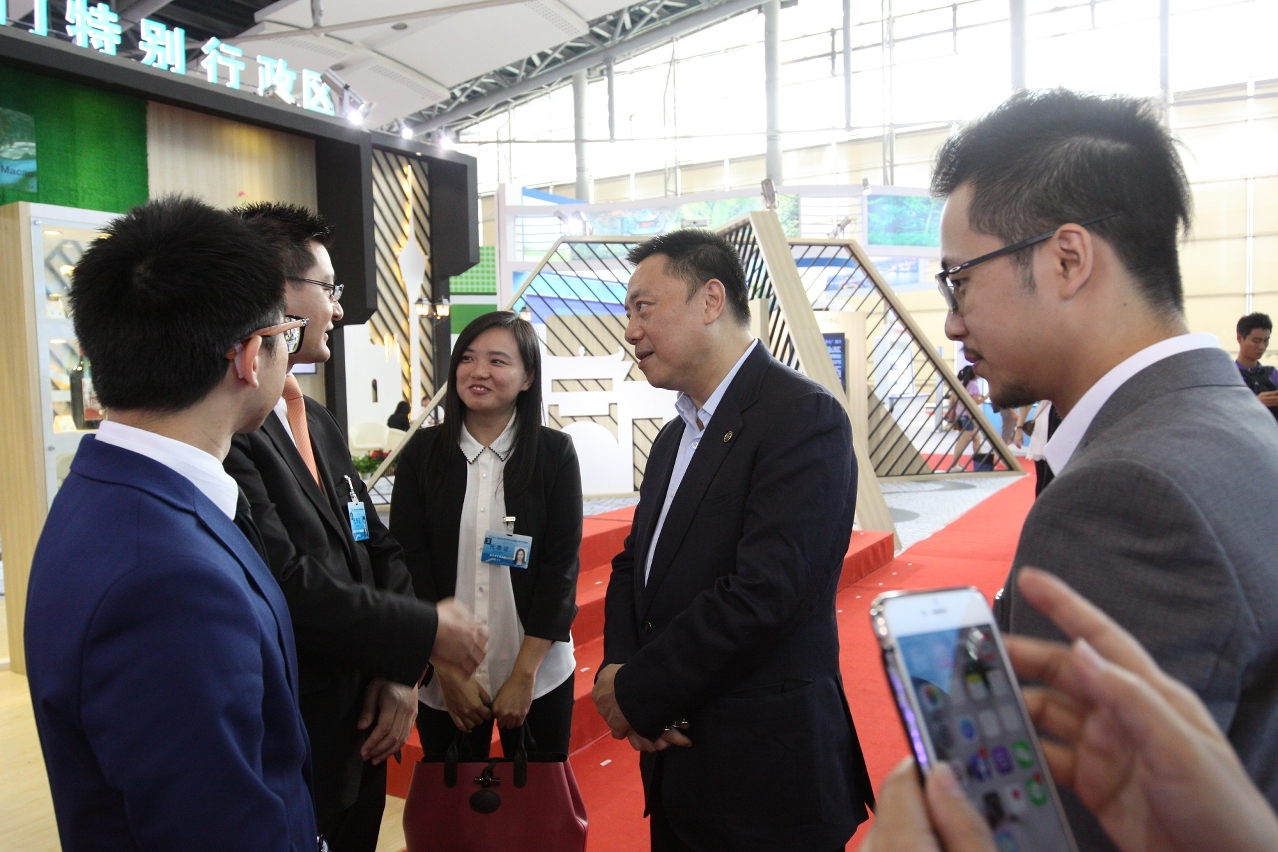Diálogo entre o Secretário para a Economia e Finanças da RAEM, Dr. Leong Vai Tac e a Delegação Empresarial de Macau