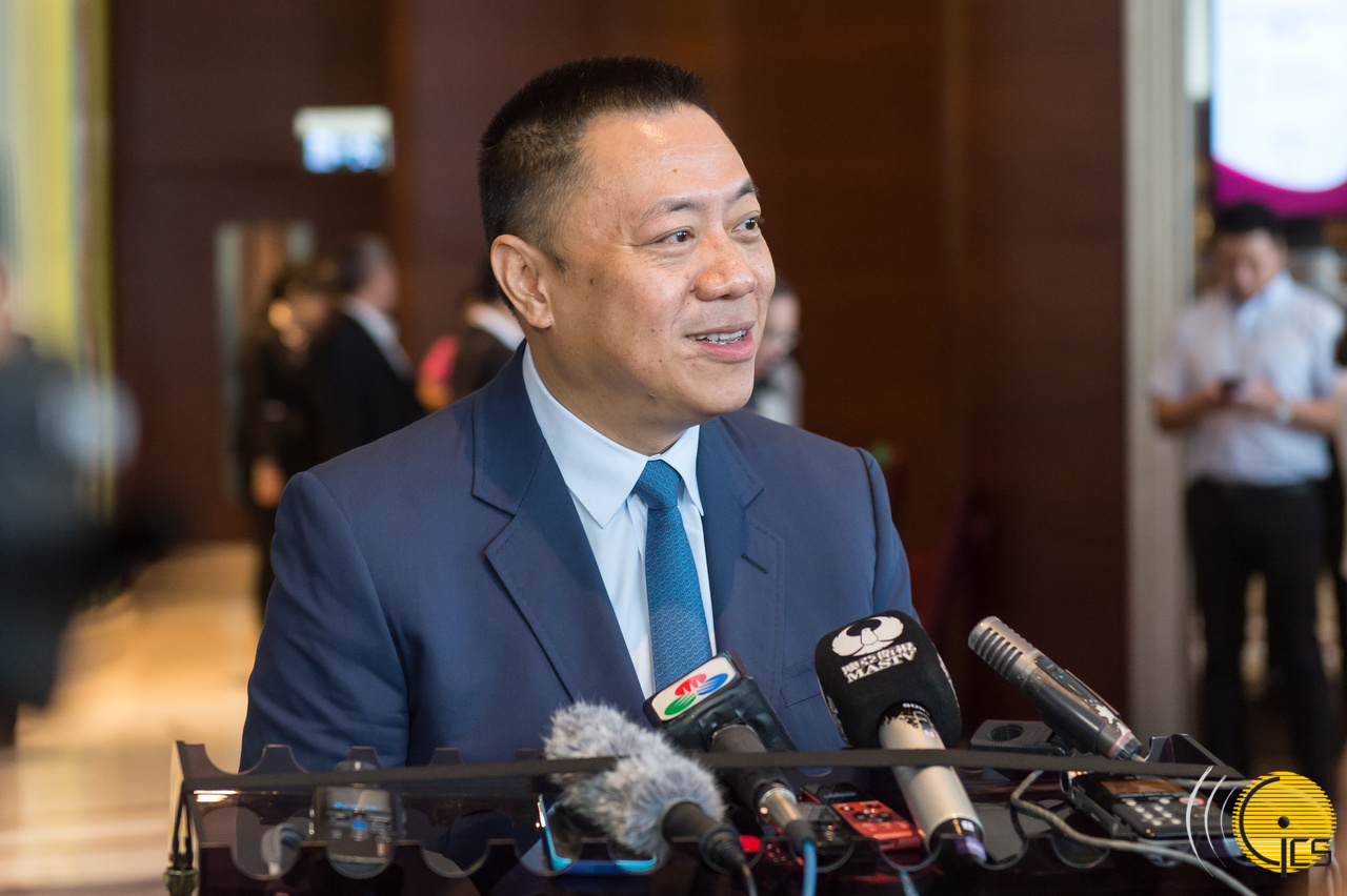 The Secretary for Economy and Finance, Mr Leong Vai Tac, speaks to reporters.