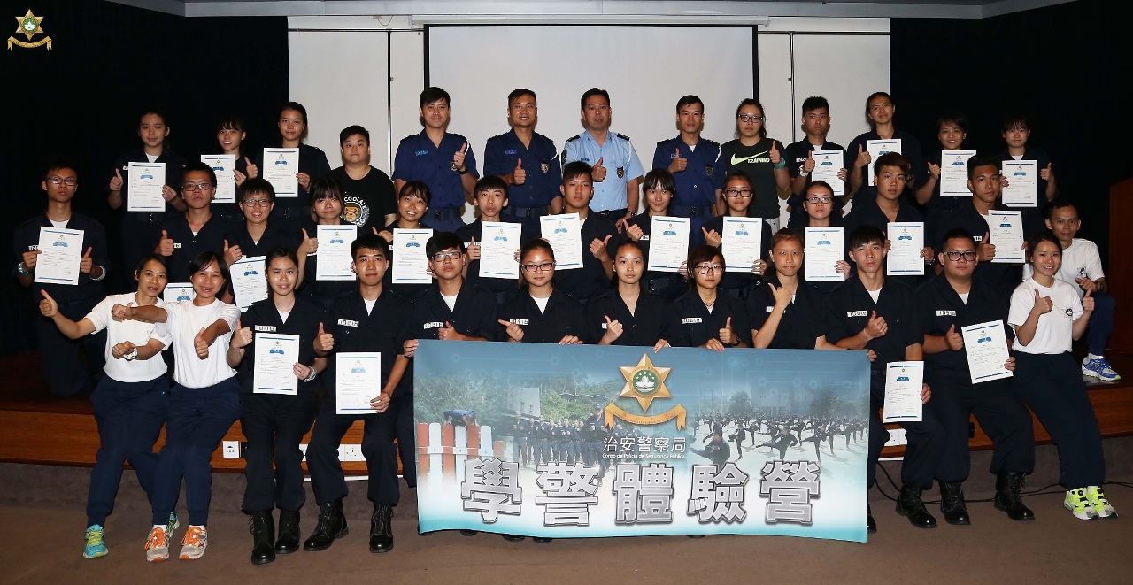 警官與學員大合照