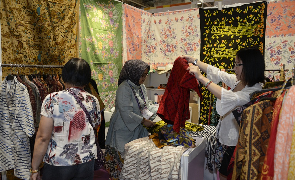 A Área de Exposição e Venda de Produtos de Marca da Indonésia esteve em destaque, com diversos elementos atractivos