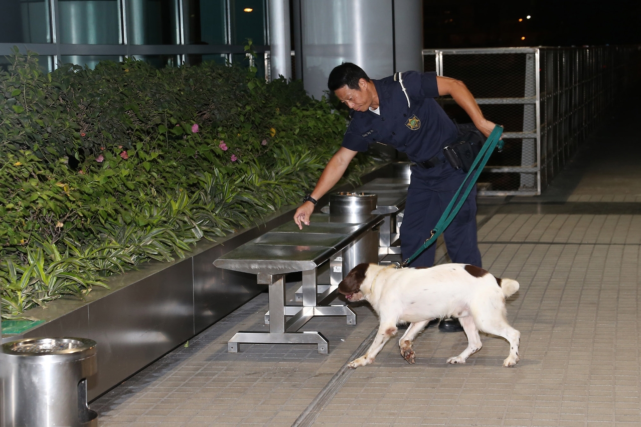 The “Bomb Threat Exercise 2016” was held in the Macau International Airport on 29 July 2016 simulating the activation of the Airport Emergency Plan in response to a bomb threat that occurred in the passenger terminal with the aim of testing and assessing the efficiency of the Plan.