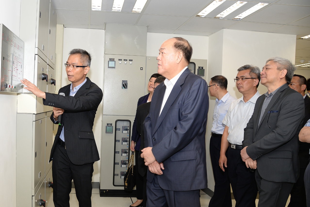 Apresentação sobre os equipamentos do Laboratório de peritagem informática, efectuada pelo chefia da PJ