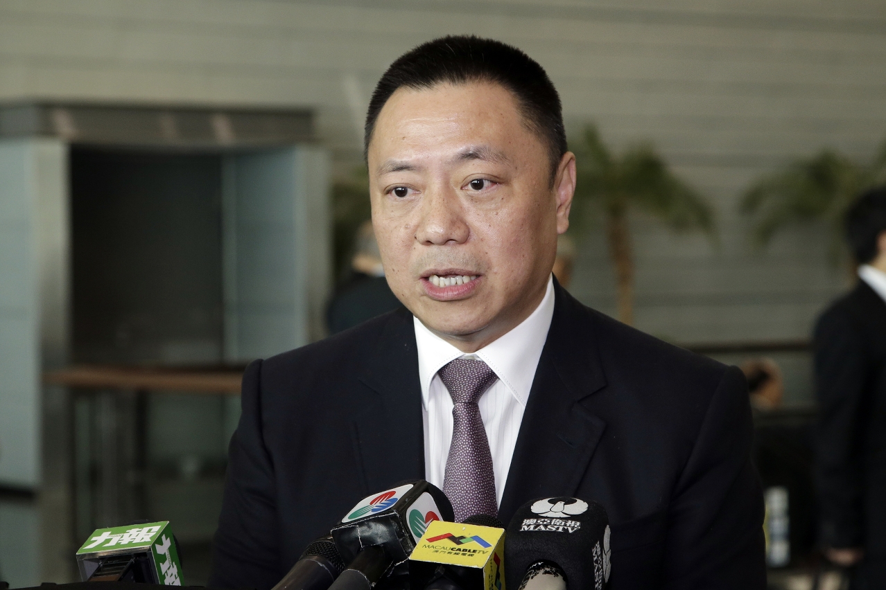 The Secretary for Economy and Finance, Mr Leong Vai Tac, speaks to reporters.