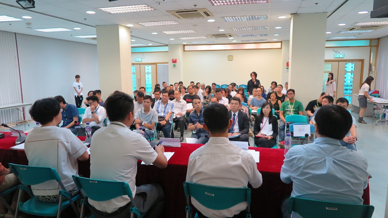 與會者就申辦牌照時所遇到的問題與主講者交流
