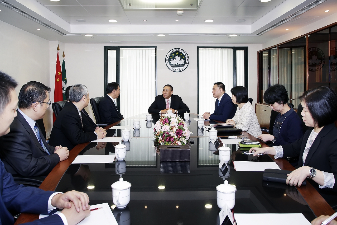 行政長官會見中國-中東歐金融控股公司籌備組負責人姜建清