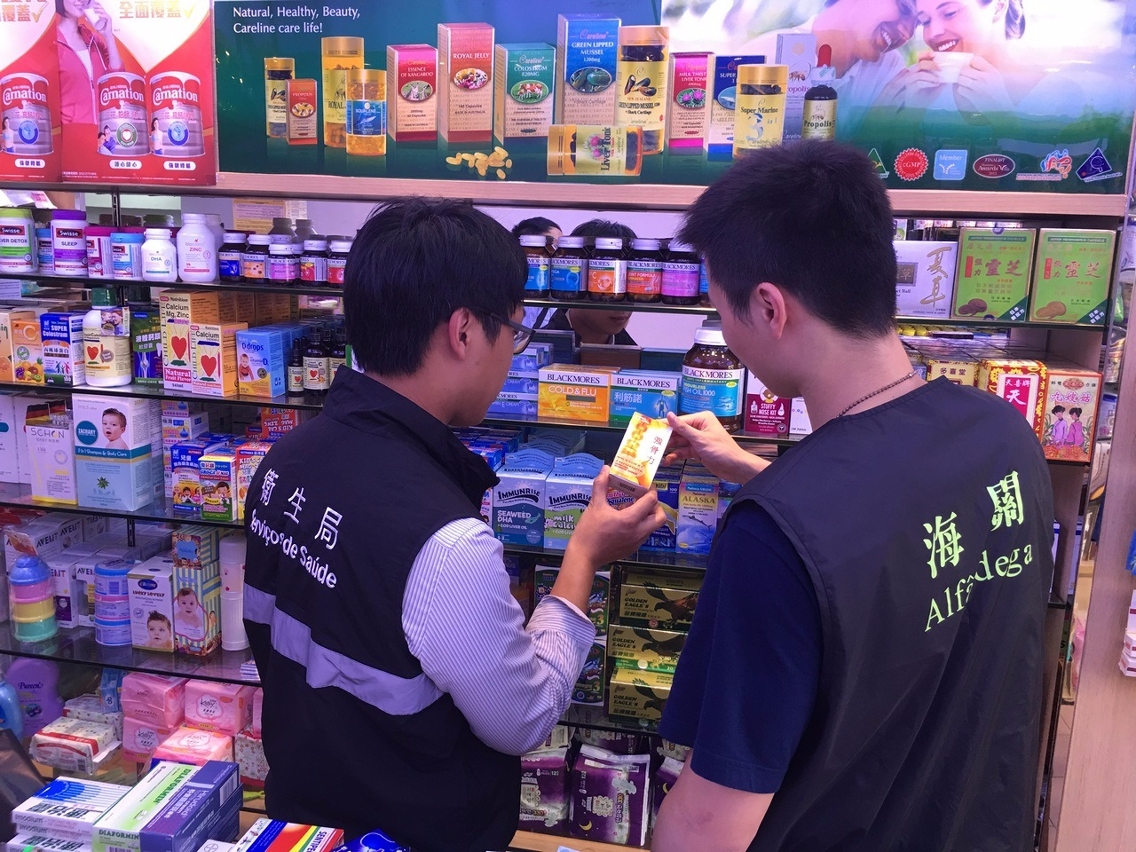 海關聯同衞生局展開巡查行動