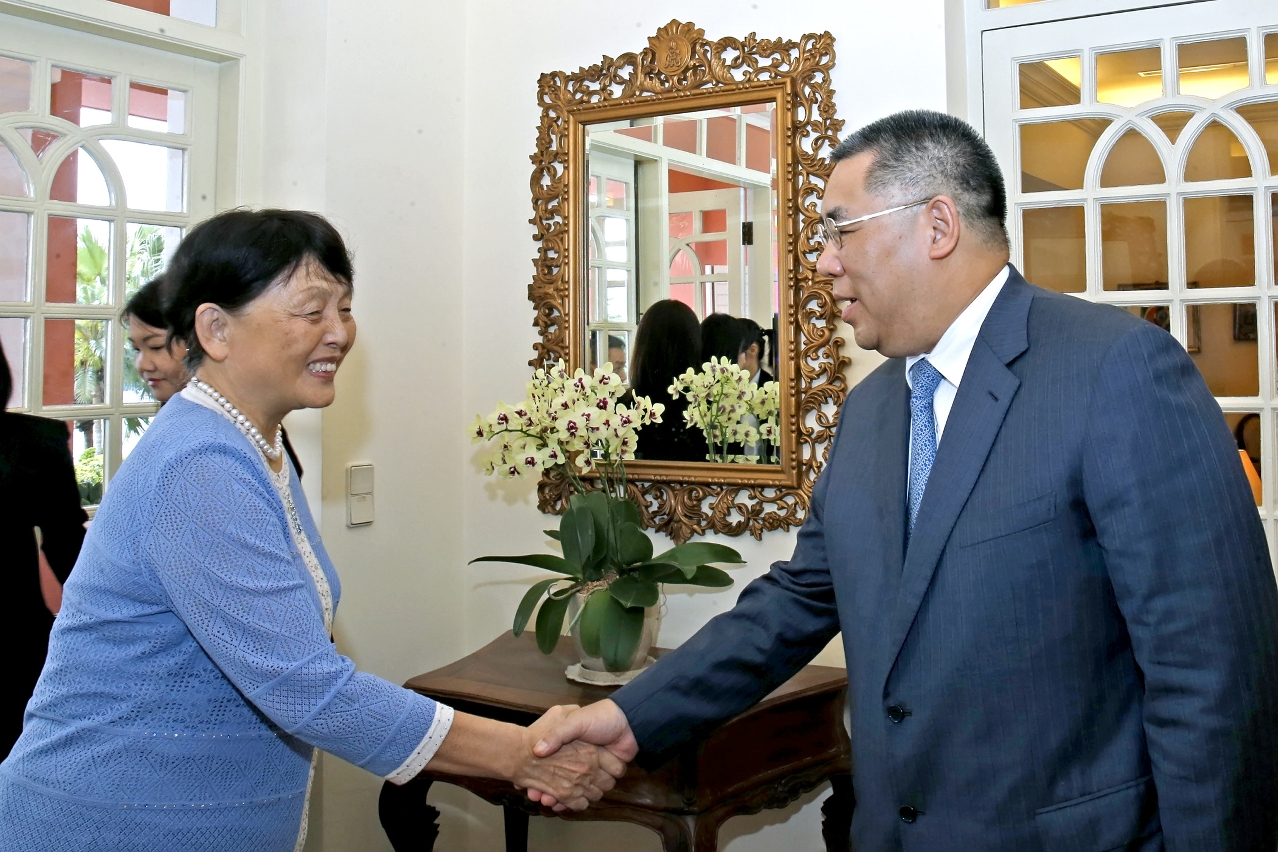 行政長官崔世安會見十一屆全國政協副主席張梅穎