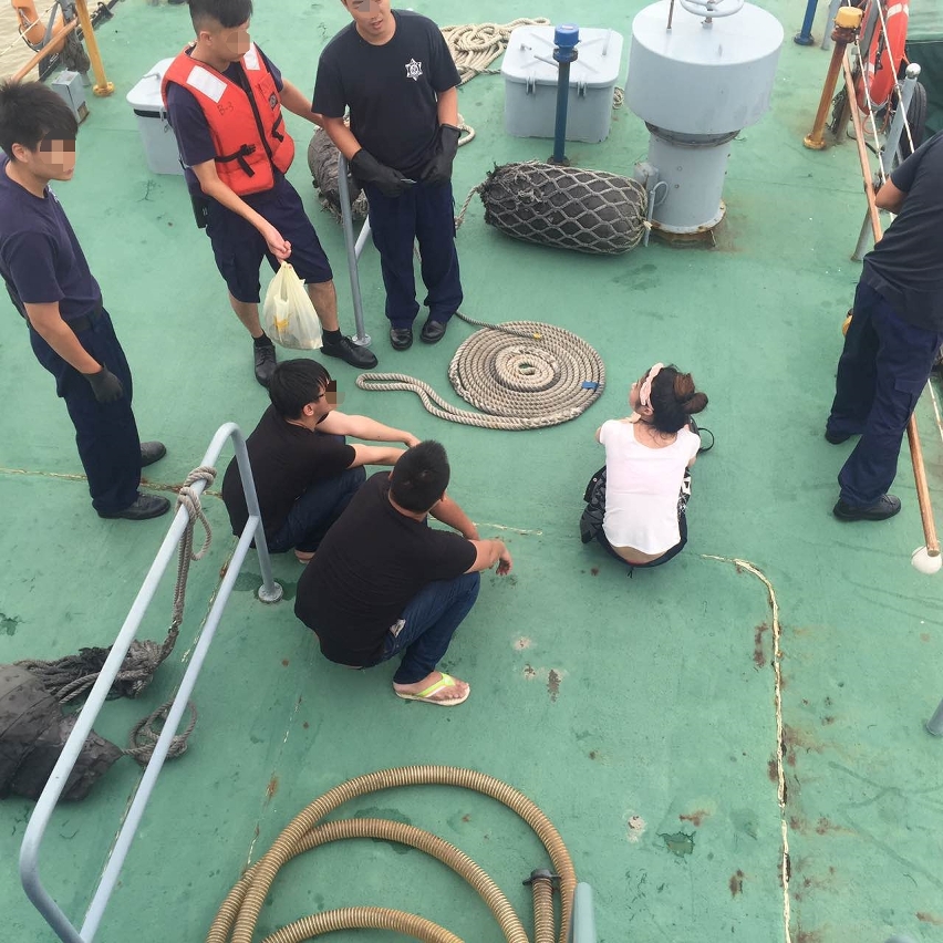 海關截獲的三名非法入境者