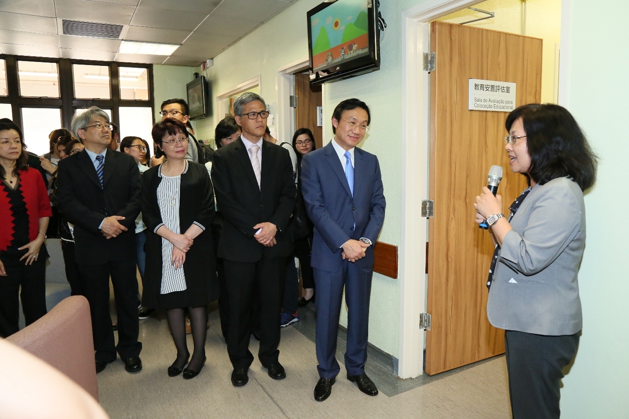 Mr Tam Chon Weng tours a room for education and evaluation in the new integrated centre for child assessment