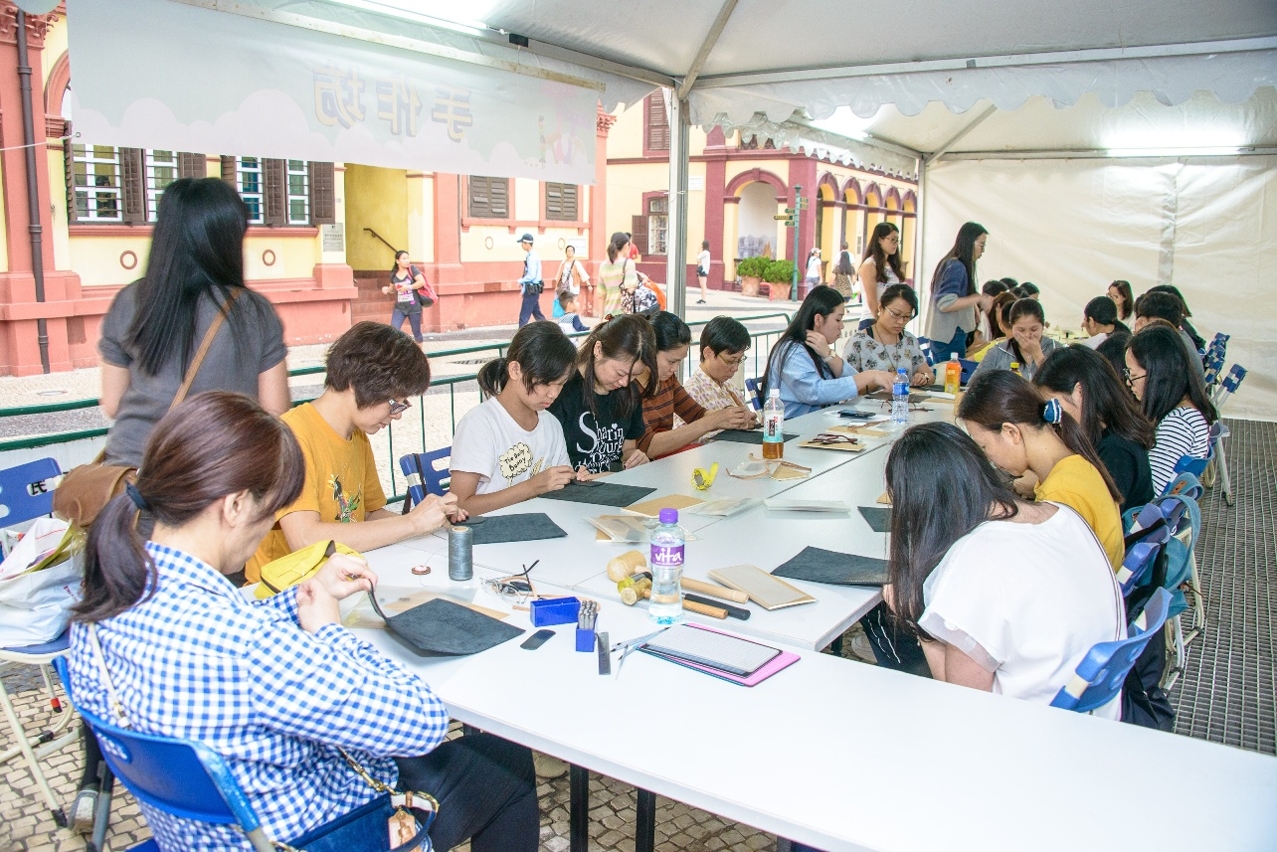 A diversity of workshops will be held during the event of “Tap Siac Craft Market”. Admission is free. Public are welcome to register for participation.