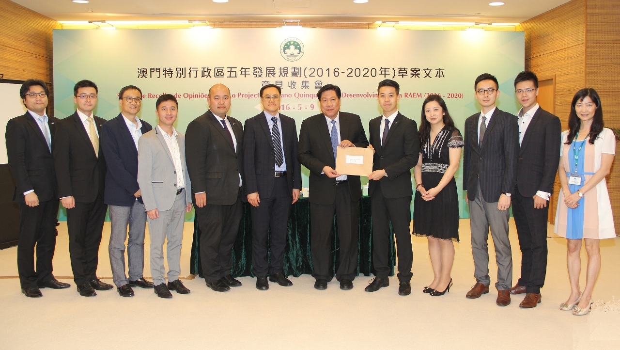 四個青年商會向政研室送交書面意見