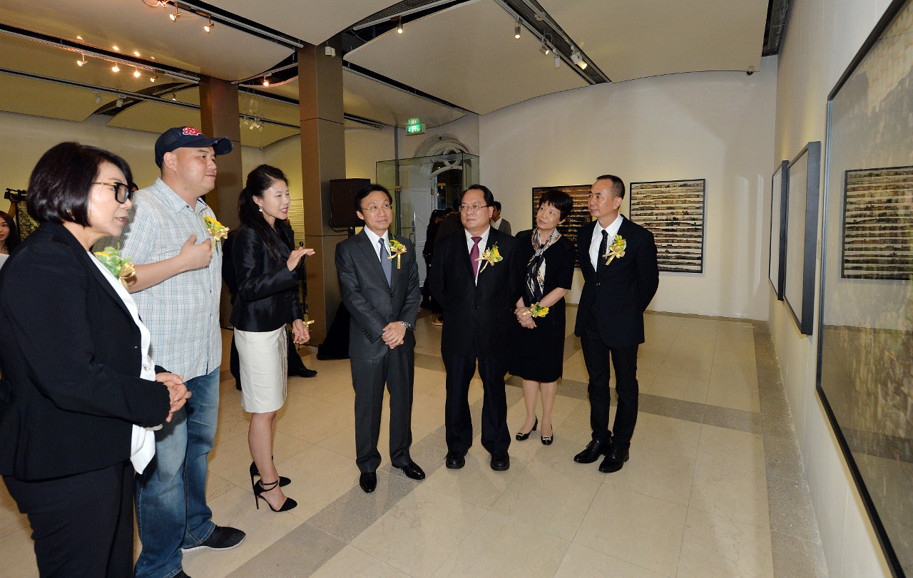 The exhibiton “Travelogue--works by Park, Seung Hoon”was inaugurated at Gallery of Taipa Houses-Museum.