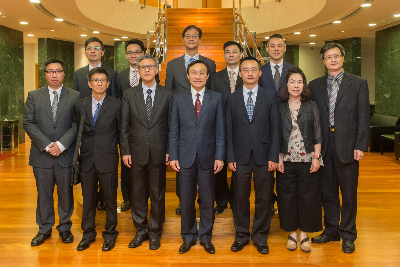 譚俊榮會見澳門公共行政管理學會一行