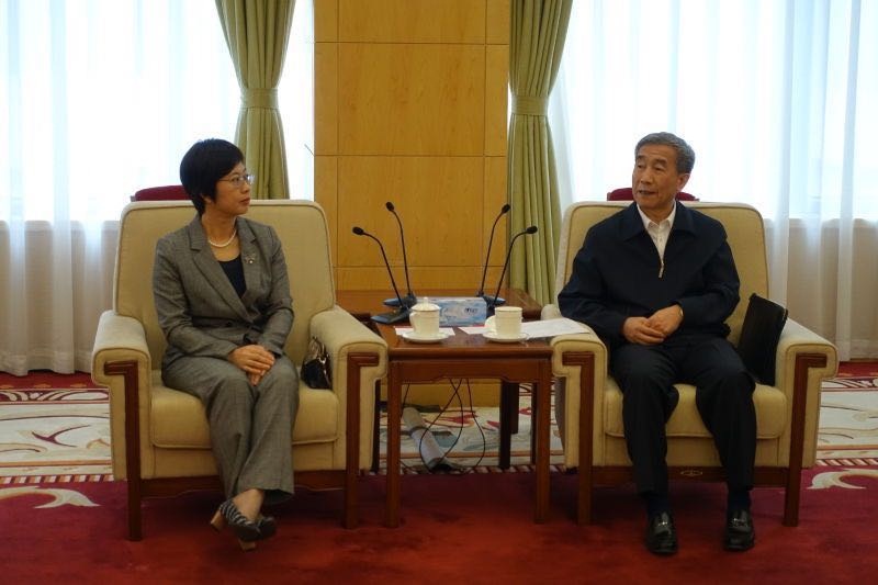 Secretary for Administration and Justice, Ms Chan Hoi Fan, meets with the Chairman of the Basic Law Committee of the Standing Committee of the National People’s Congress, Mr Li Fei.