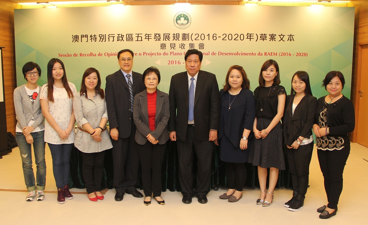 A Associação Geral das Mulheres de Macau procede à entrega de opinião escrita ao Gabinete de Estudos e Planeamento