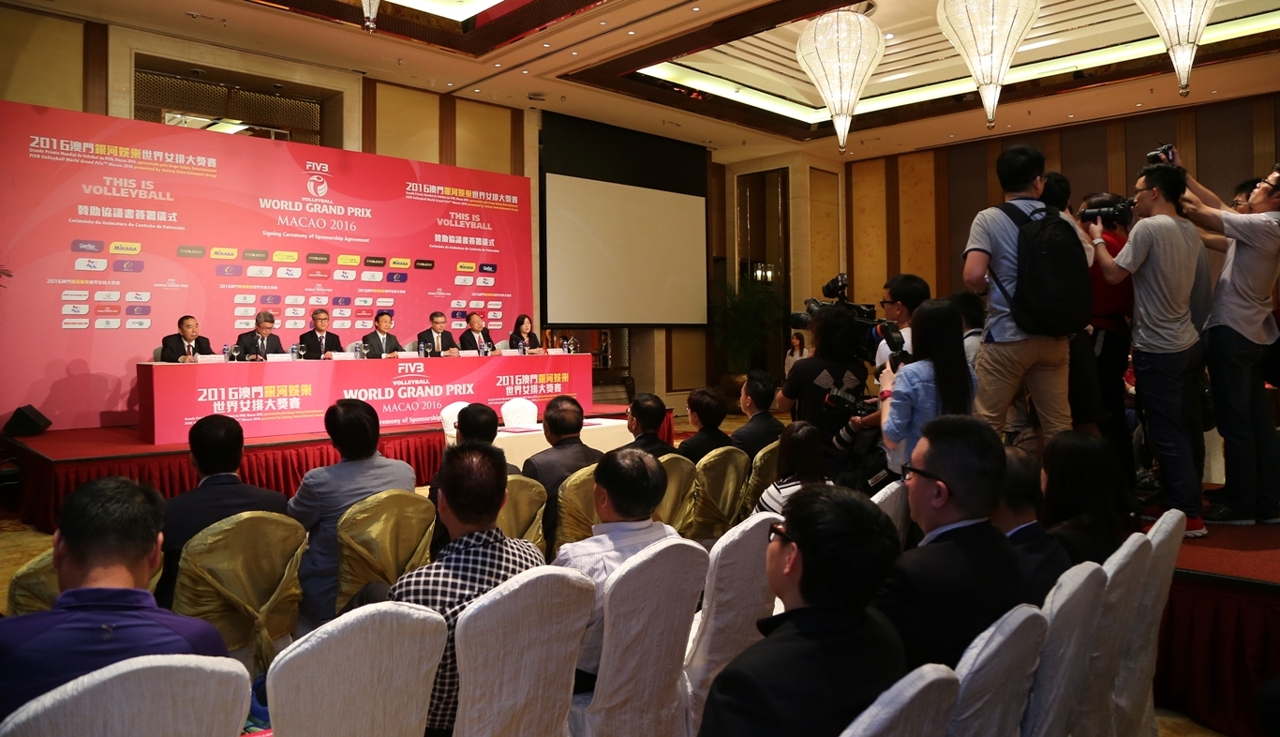 Signing Ceremony draw media attention