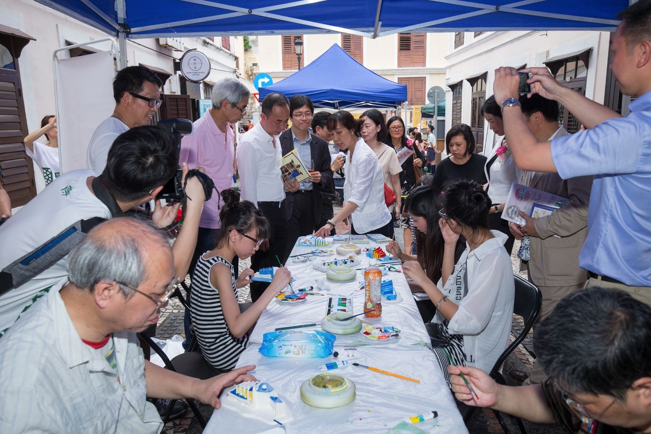 On the inauguration day of “2016 Macao International Museum Day Carnival” a series of activities was available near the site, including workshops, guided tours, seminars, T-shirts with thematic prints and thematic exhibitions.