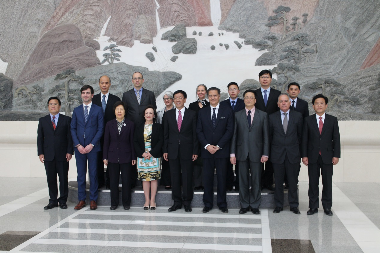 Encontro entre o Procurador-Geral da Suprema Procuradoria Popular da China, Dr. Cao Jianming e a Comitiva do Ministério Público da República Portuguesa liderada pela Procuradora-Geral, Dra. Joana Marques Vidal.