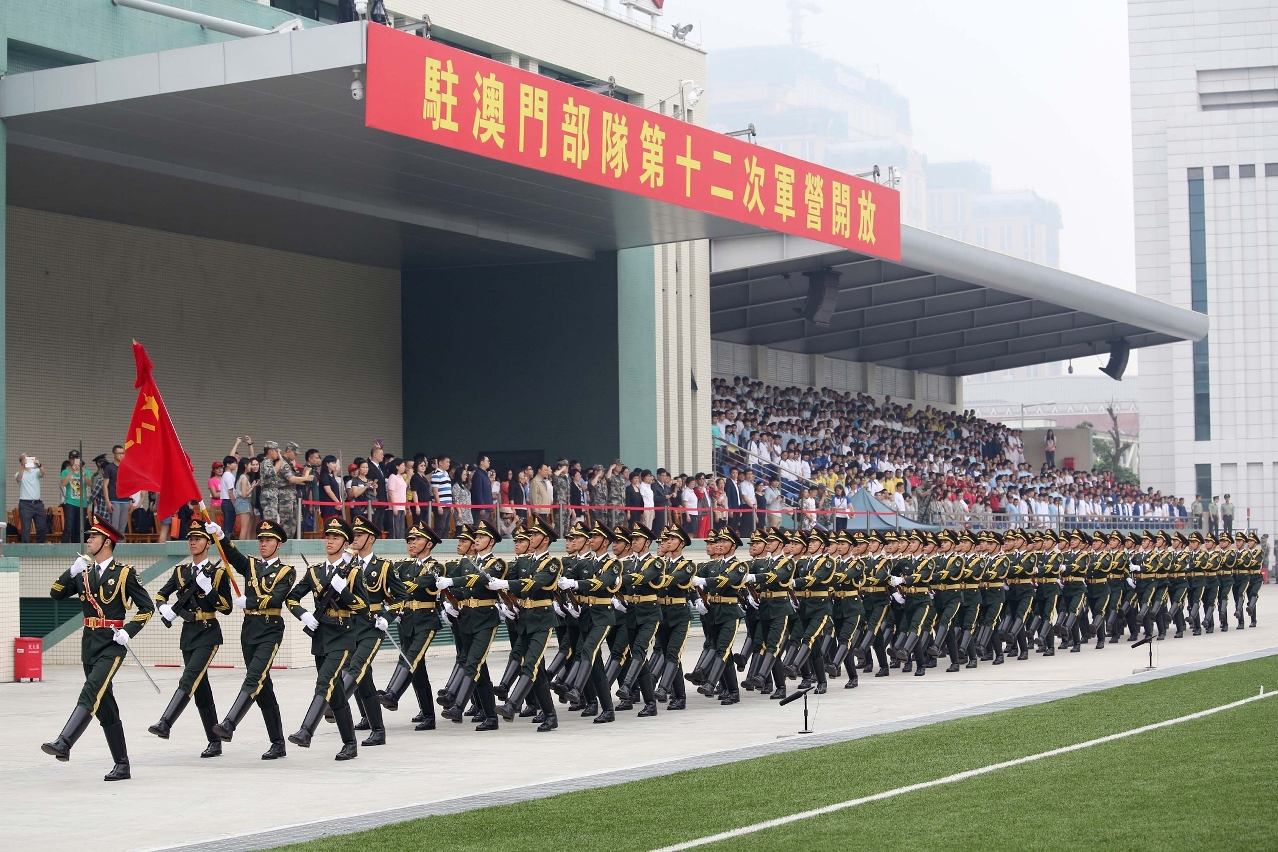 駐澳部隊於氹仔軍營開放日-學生專場上表演各項軍事課目
