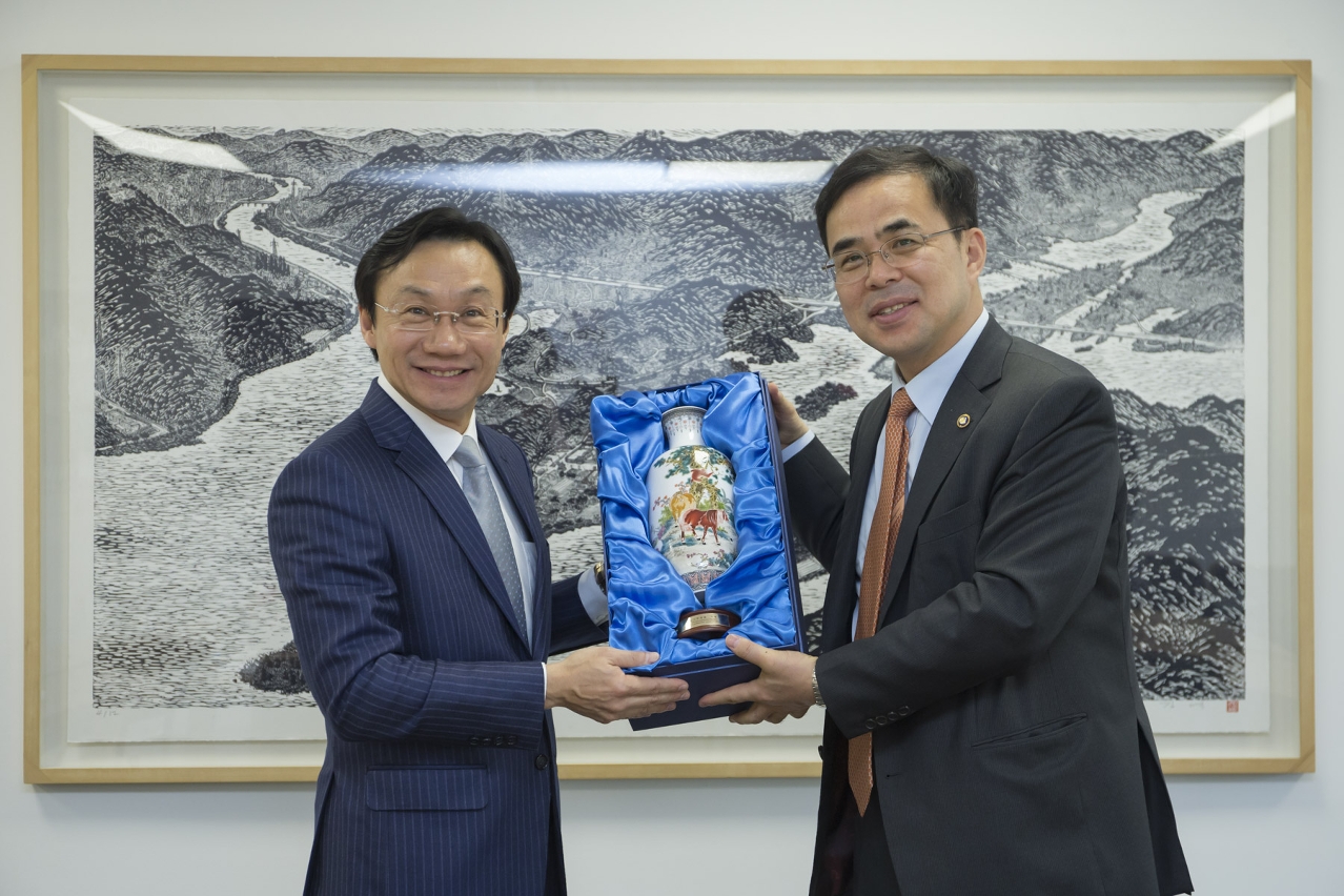 社會文化司司長譚俊榮會見韓國文化體育觀光部次官金鍾