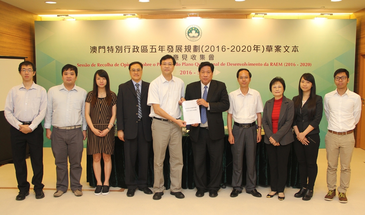 街總向政研室送交書面意見