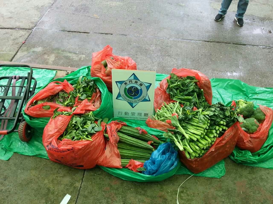 在紅街市一菜檔查獲的蔬果