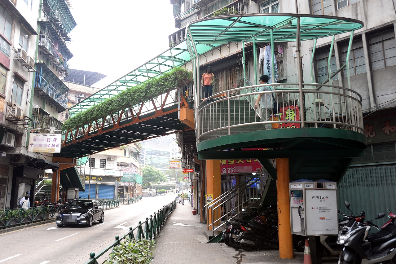東望洋街行人天橋