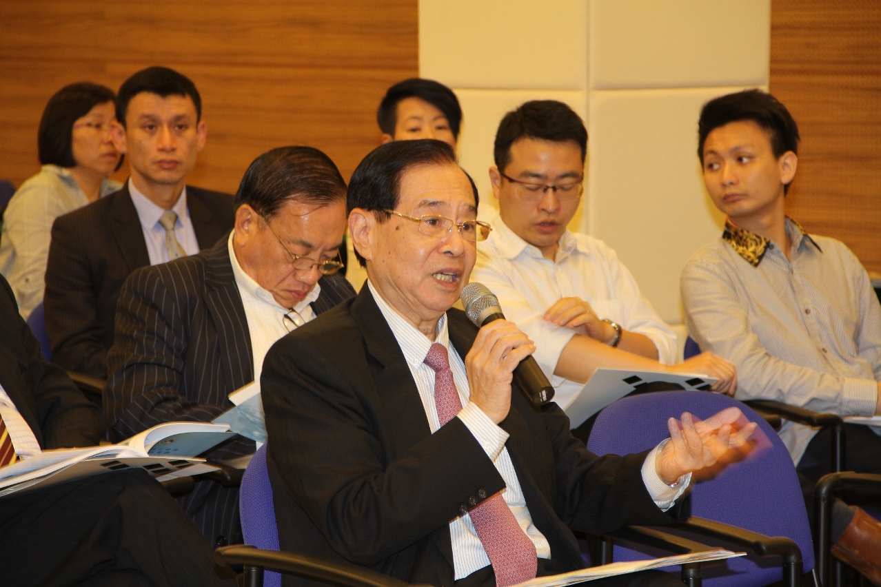 澳門廠商聯合會理事長崔煜林發表意見