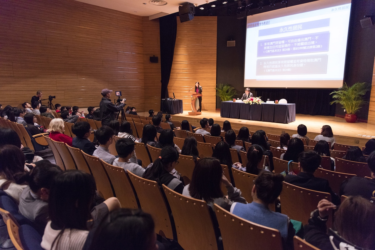 The speakers introduced fundamental rights and duties of Macao residents, Nationality Law, and consular protection and consular services to the students.