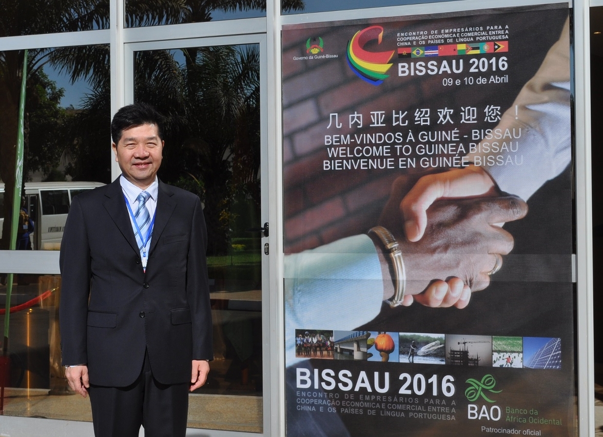 O Subdirector dos Serviços do Comércio da Província de Hunan, Luo Shuangfeng